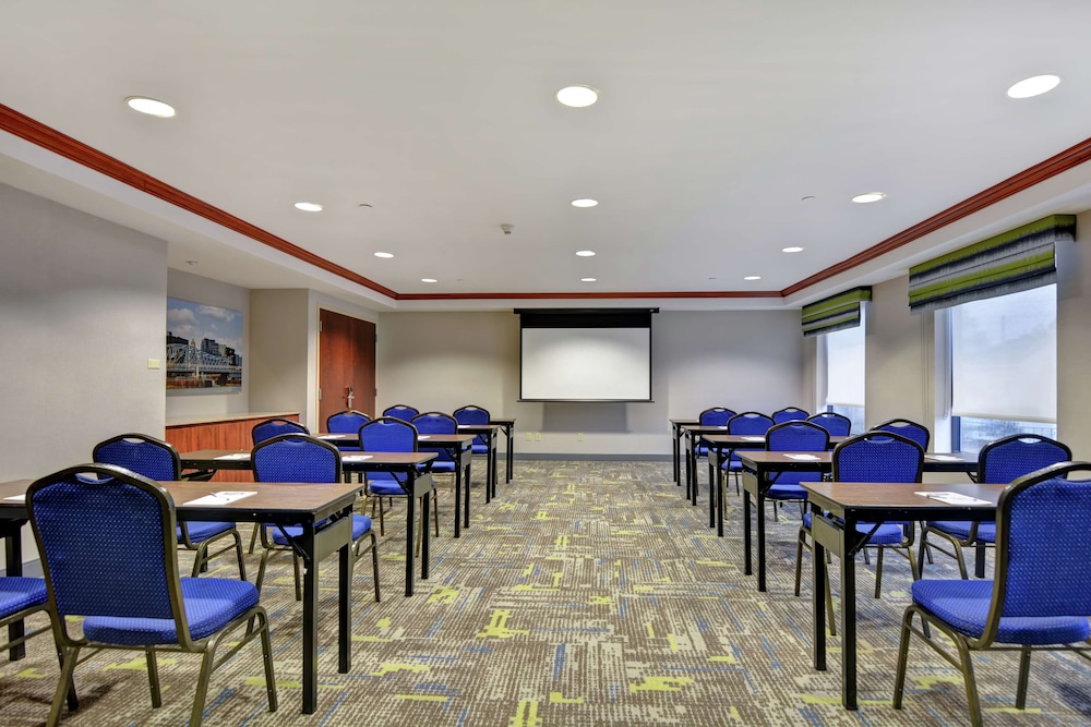Hampton Inn & Suites Newark Harrison Riverwalk - photo 33