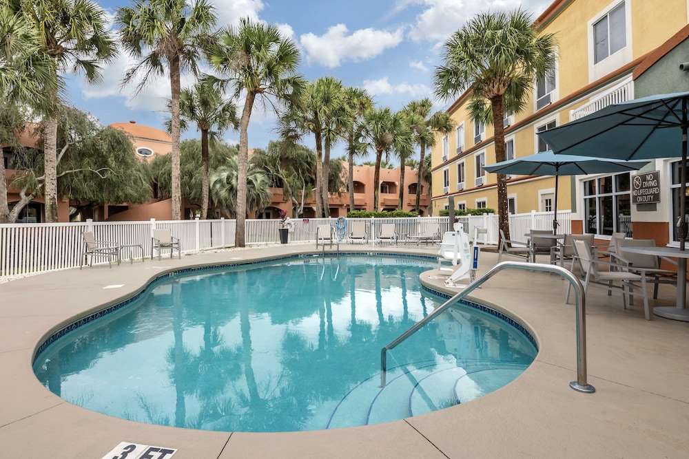 Holiday Inn Express Hotel & Suites The Villages by IHG - photo 36