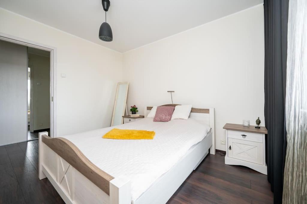 Convenient Stay Close To Airport And Old Town
