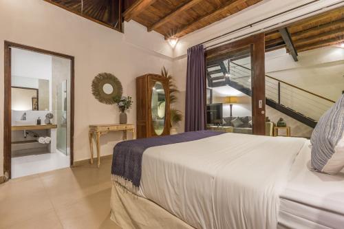Villa Bunga 1 — 4-Star Luxury Hotel in Seminyak, Indonesia