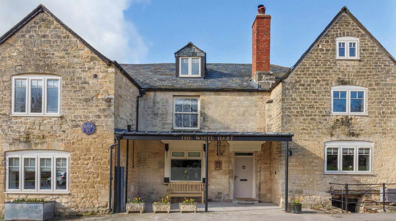 The White Hart A large village house perfect for family & friends — 4-Star Luxury Hotel in Stonehouse, United Kingdom