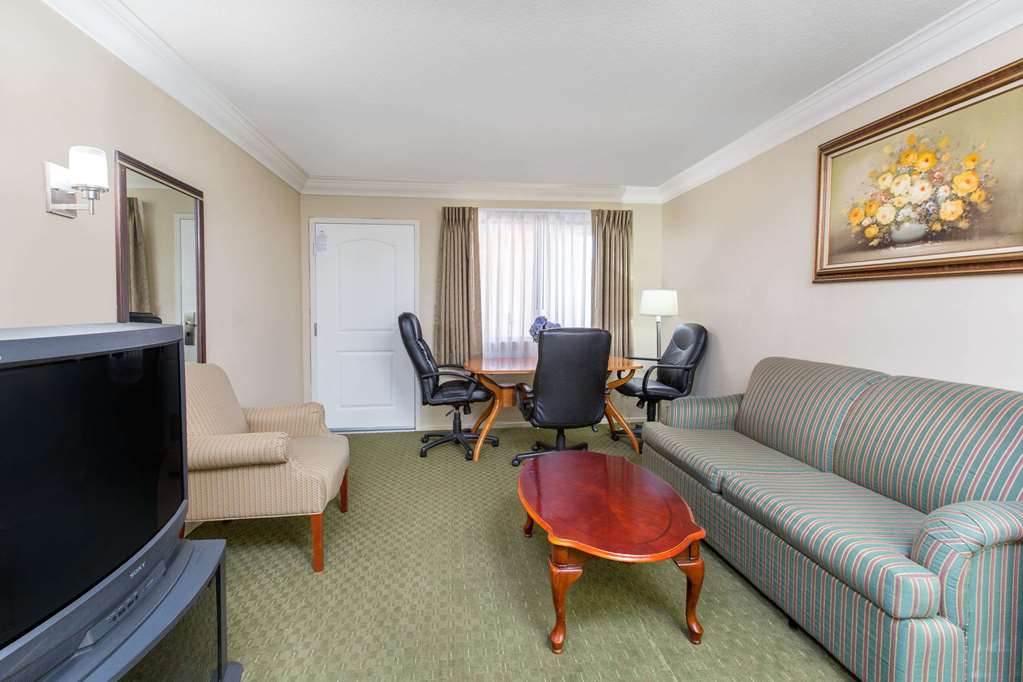 Days Inn by Wyndham Near City Of Hope - photo 4