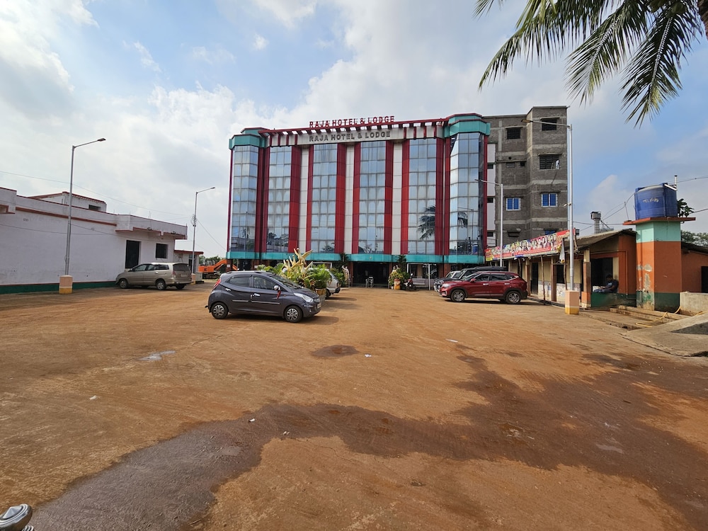 Raja Hotel And Lodge — hotel in Kharagpur