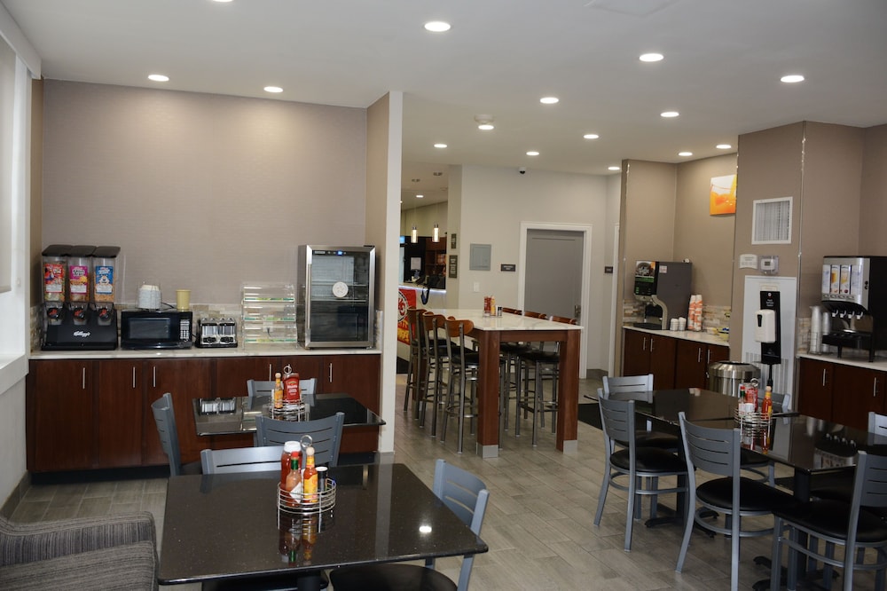 Quality Inn & Suites Kansas City Downtown - photo 21