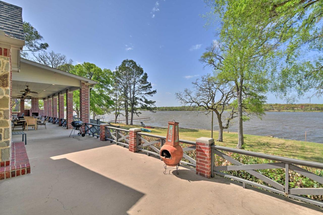 Dock And Game Room Alvarado Lake Getaway — hotel in Alvarado