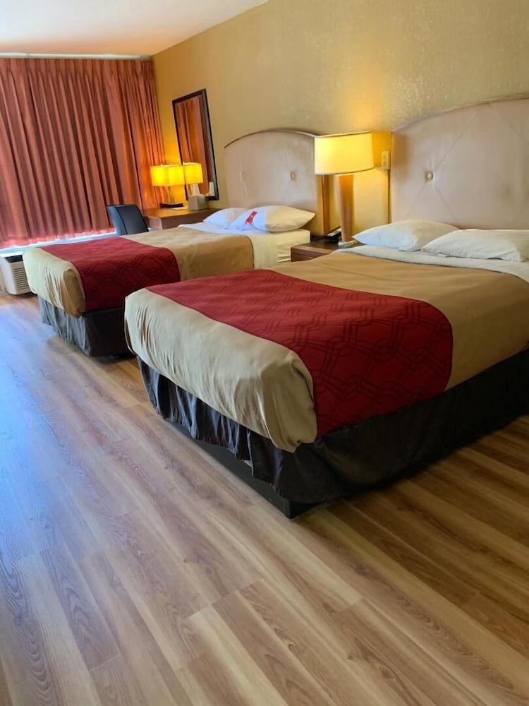 AmeriVu Inn & Suites Gilbertsville - photo 11