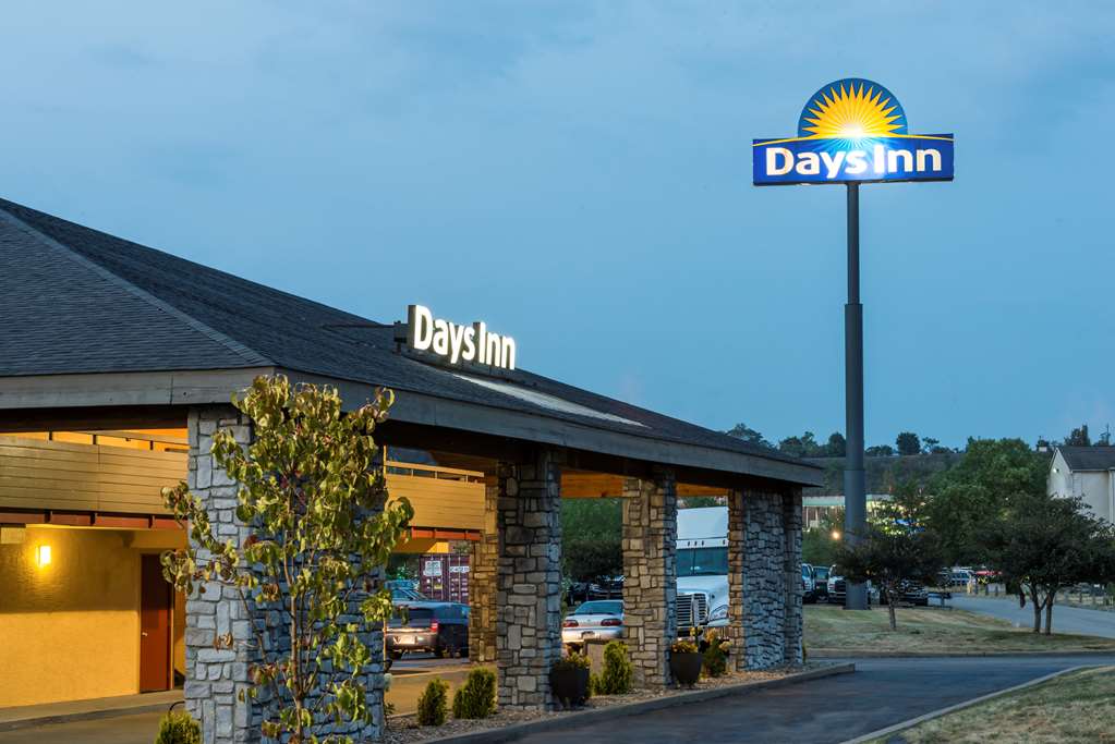 Days Inn by Wyndham Pittsburgh Harmarville - photo 2