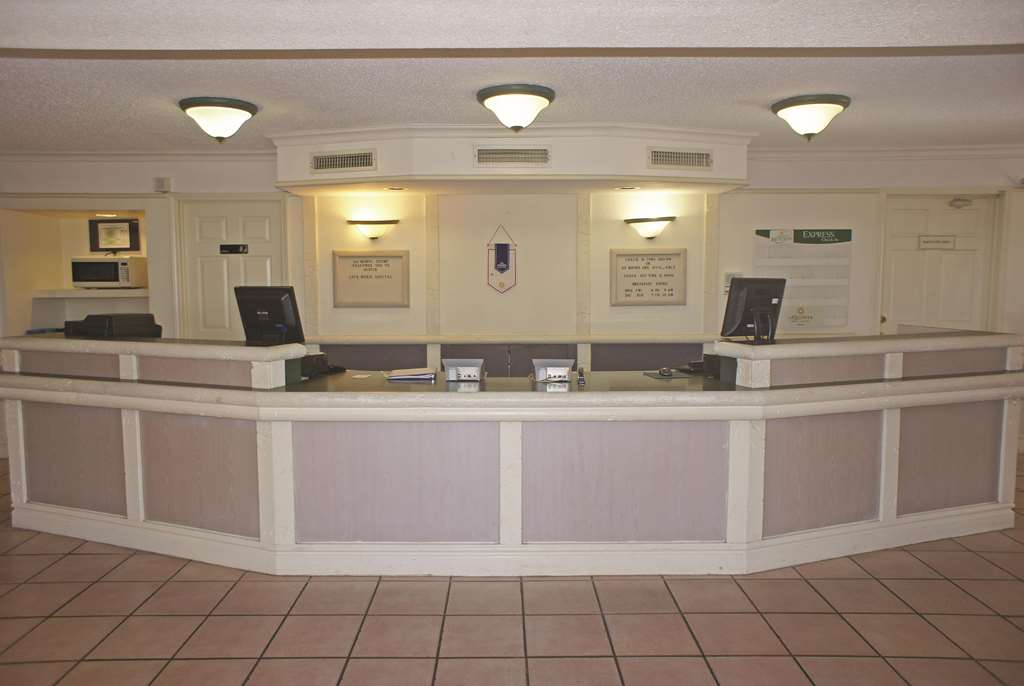 La Quinta Inn by Wyndham Austin Oltorf - photo 5