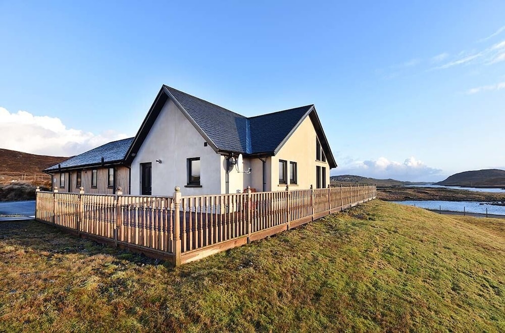 Ceann an Loch Cottage — 4-Star Luxury Hotel in Isle Of Lewis, United Kingdom