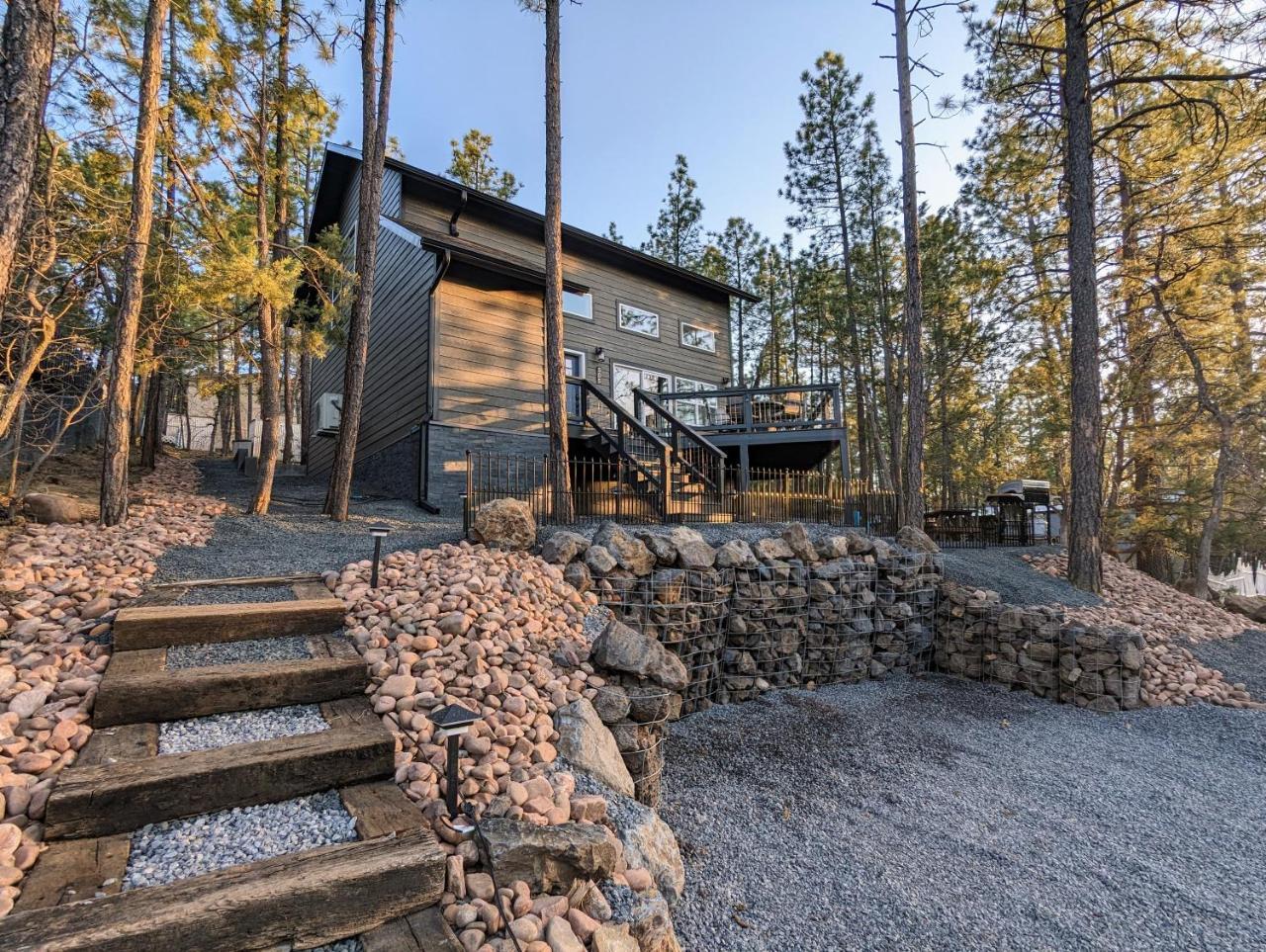 Pinetop Getaway with Sunset Deck & Fire Pit Table pet-friendly hotel Pinetop-Lakeside