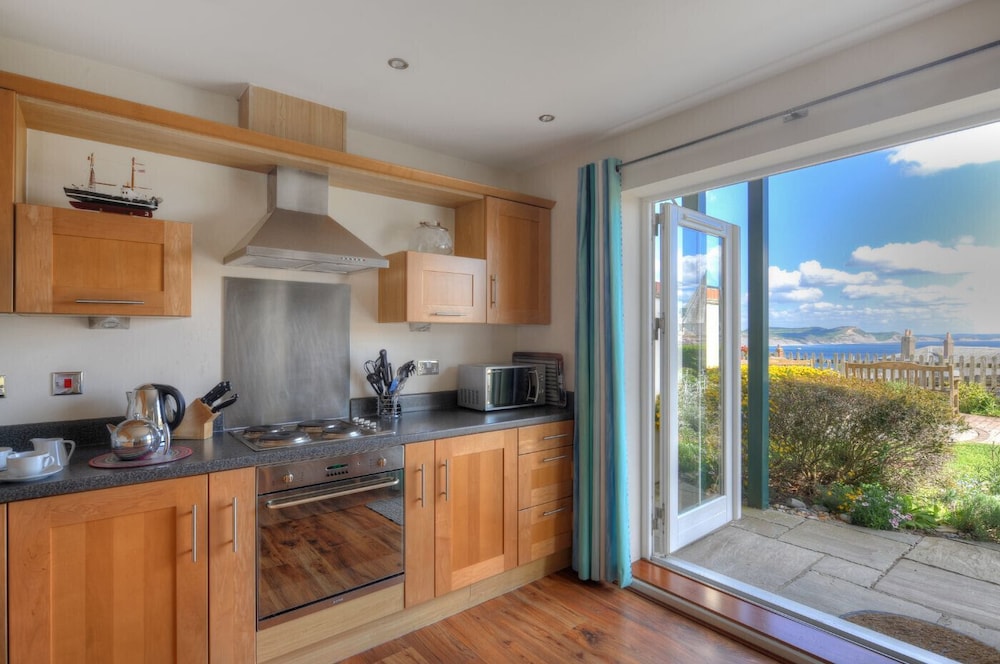 8 Buckfields — 4-Star Luxury Hotel in Lyme Regis, United Kingdom