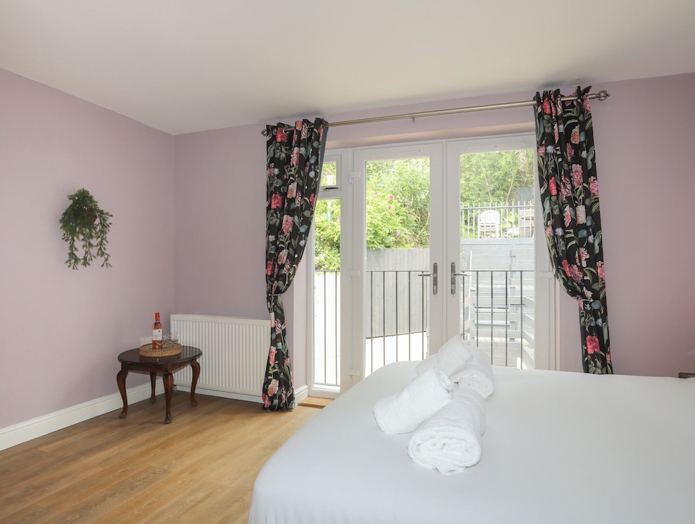 43 Hyfrydle Road — Caernarfon — photo 3