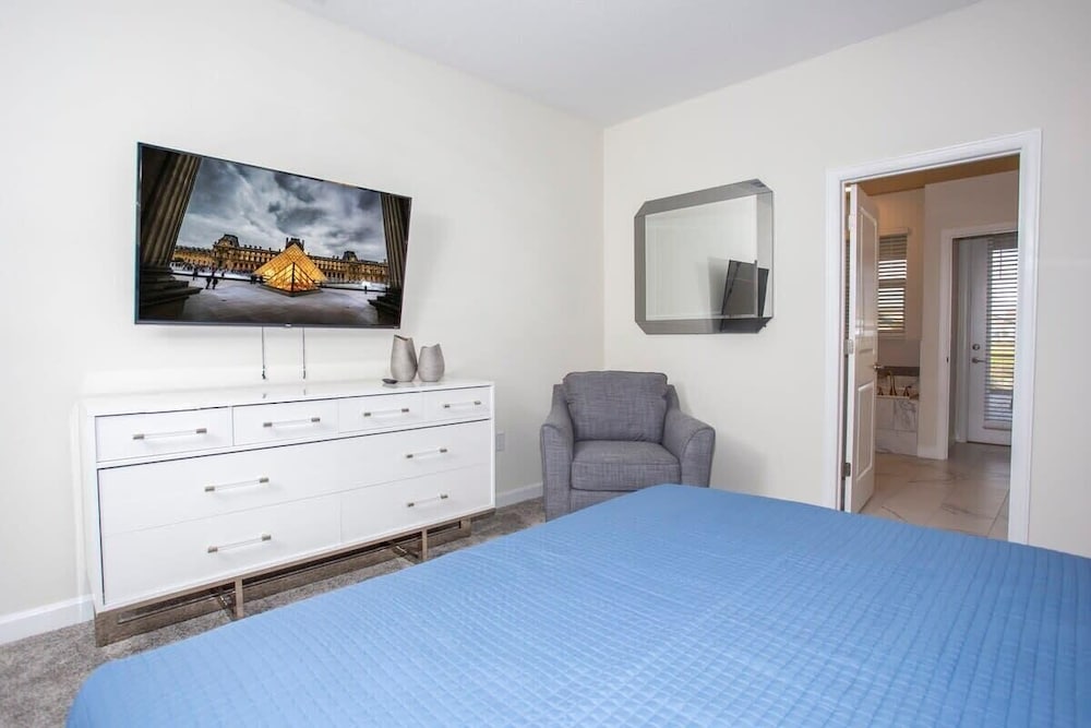 Fantastic Eight Bedrooms SF w Screened Pool at Storey Lake Resort 2887 - photo 9
