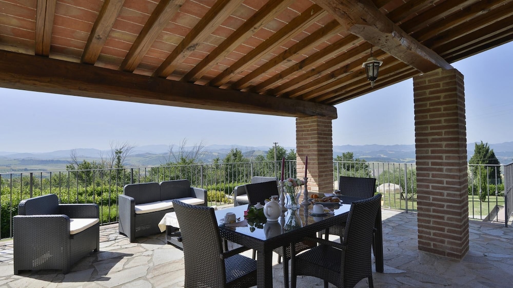 Pi m126 vici0at Peruccio 4 — 4-Star Luxury Hotel in Volterra, Italy