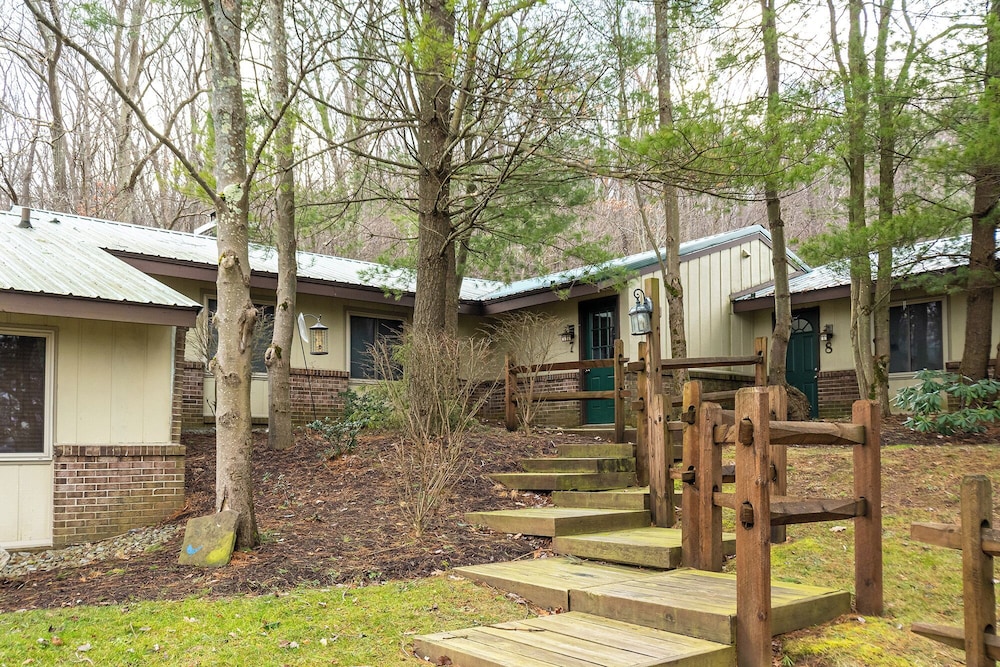 Cub House by Taylor Made Deep Creek — 4-Star Luxury Hotel in Mchenry, United States