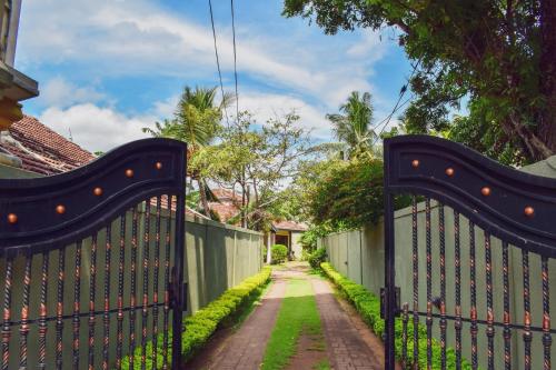 Agasthi Airport Close — 4-Star Luxury Hotel in Katunayaka, Sri Lanka