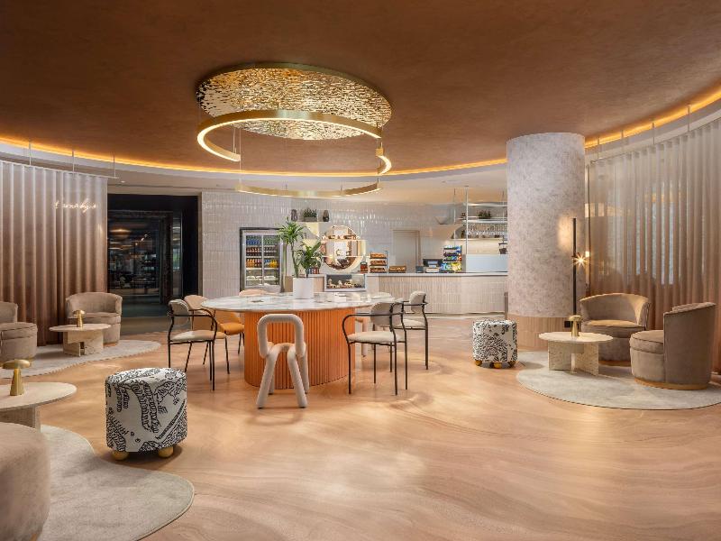 Mercure London Earls Court — 4-Star Luxury Hotel in London, United Kingdom