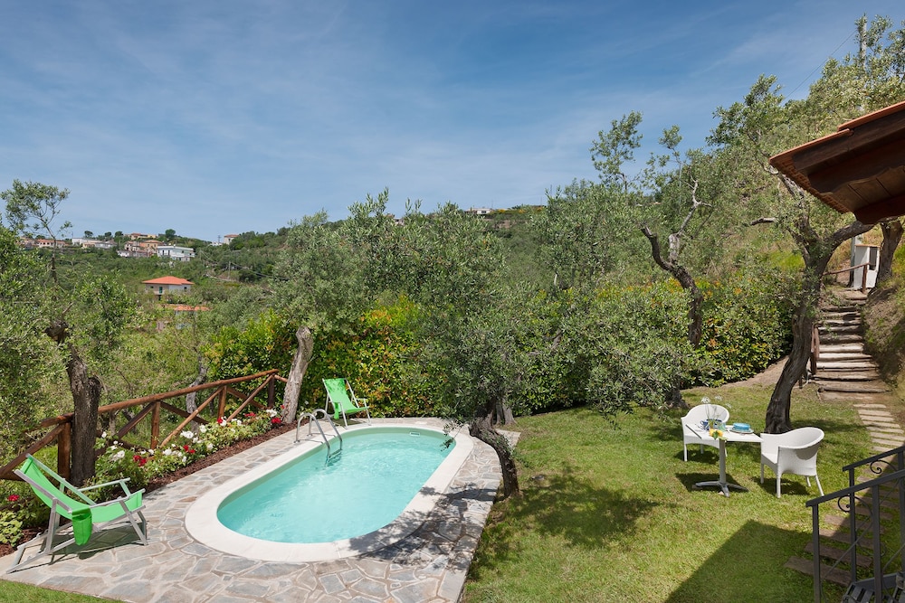 Villa Saretta — 4-Star Luxury Hotel in Massa Lubrense, Italy