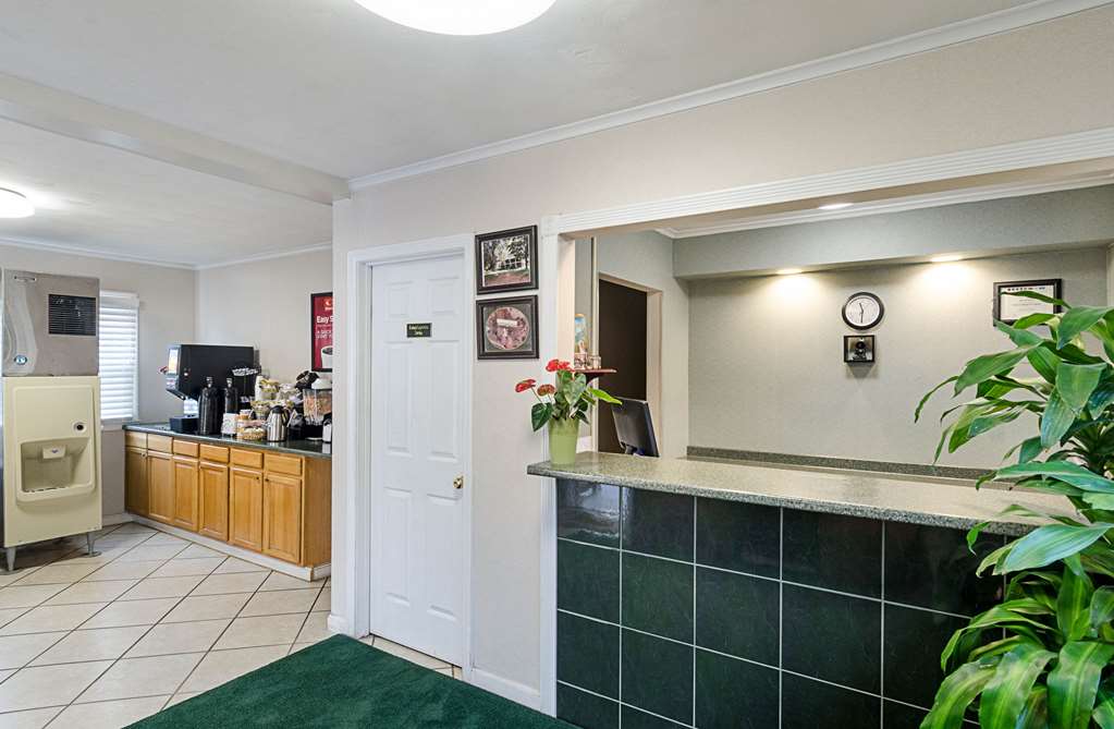 Econo Lodge Sturbridge Route 20 - photo 11