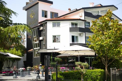 The Hart - carbon neutral hotel in Vlore