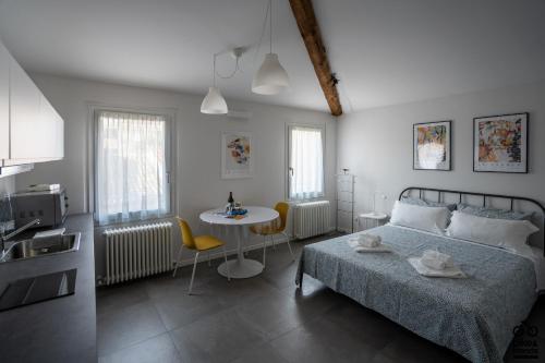 Monolocale Le Rondini Centralissimo — 4-Star Luxury Hotel in Pesaro, Italy
