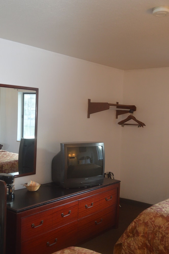 American Elite Inn - photo 32