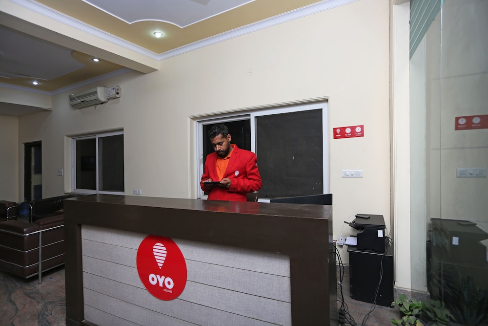 OYO 8240 Golden Park Palam Vihar