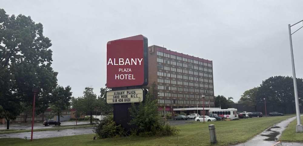 Albany Plaza Hotel — Albany