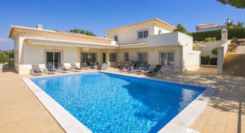 Villa Povo Do Burro Beautiful And Elegant Villa Few Minutes Walk To Resort in Carvoeiro, Portugal