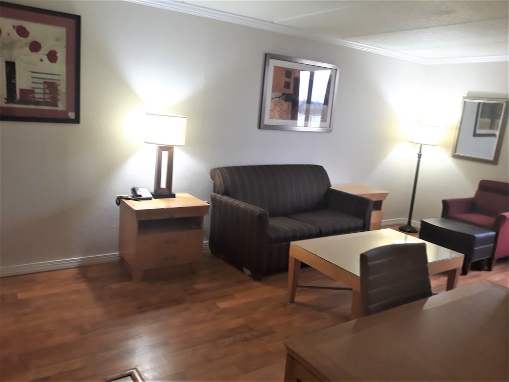 Madison Inn and Suites - photo 33