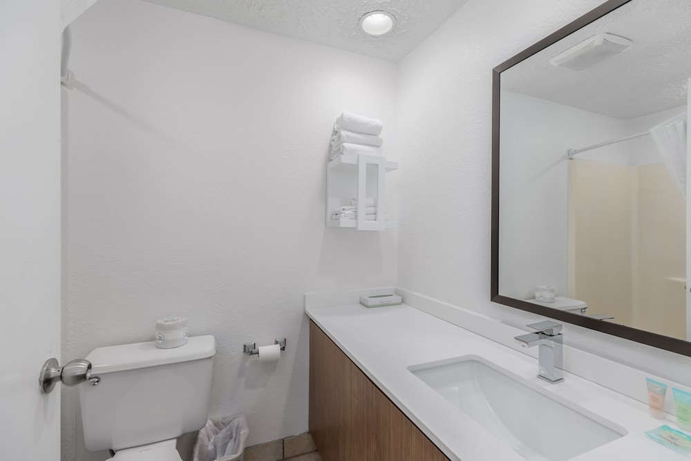 Crossroads Inn & Suites - photo 54