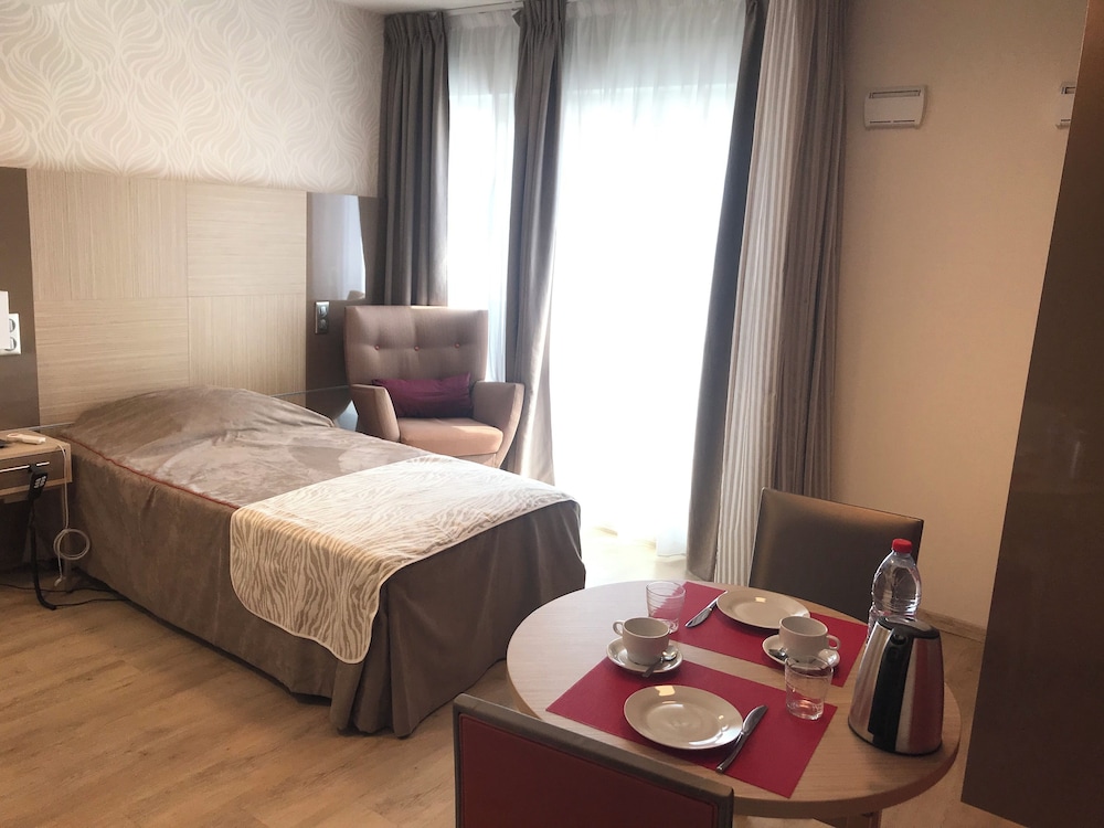 Zenao Montreuil Croix De Chavaux in Montreuil, France