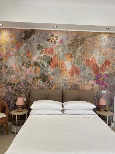 Napoli centro madame Naples con terrazzo e vista giardino — 4-Star Luxury Hotel in Naples, Italy
