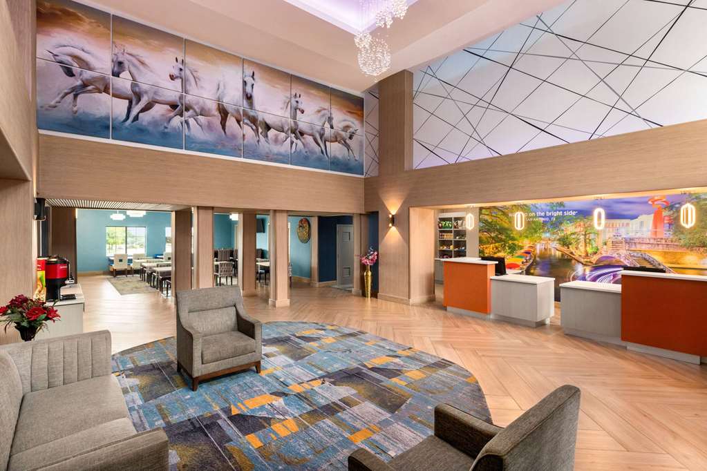 La Quinta Inn & Suites by Wyndham San Antonio N Stone Oak - photo 7