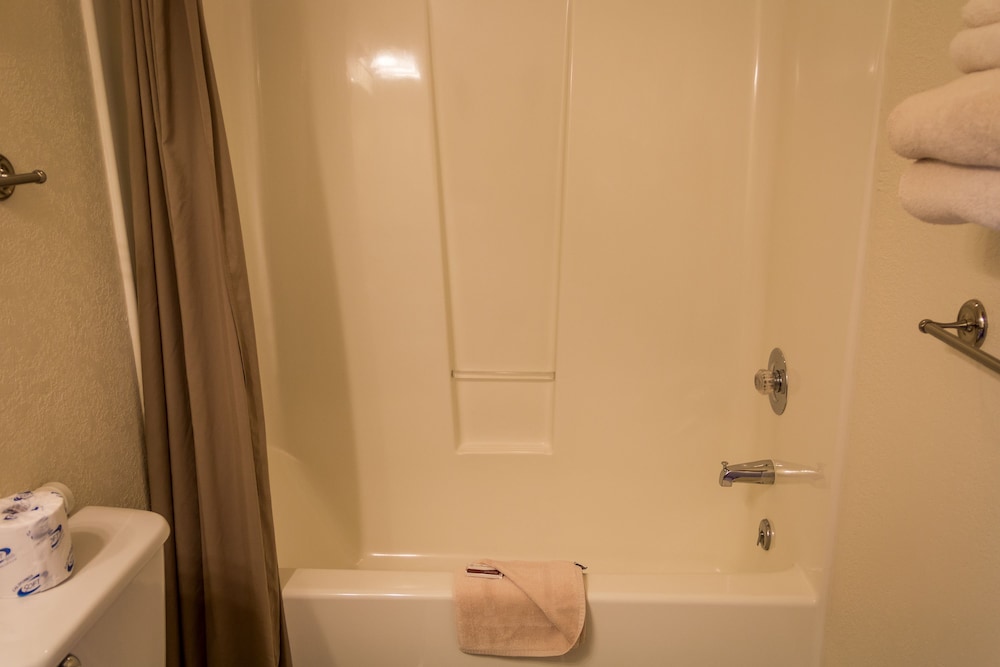 Charm Motel & Suites - photo 52