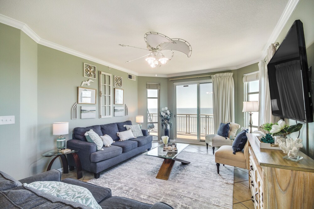 Gulfport Oceanfront Vacation Rental Walk to Beach — 4-Star Luxury Hotel in Gulfport, United States