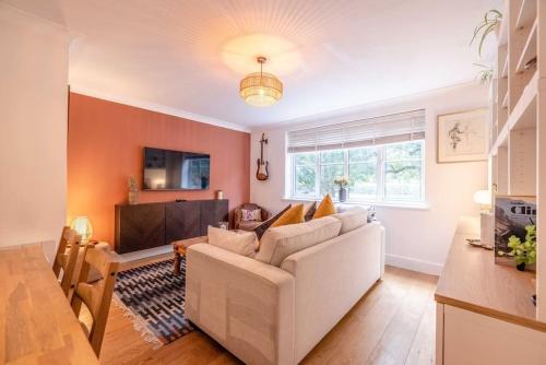 Cosy 1BR Ascot Racecourse Parking By Tempstay — 4-Star Luxury Hotel in Ascot, United Kingdom