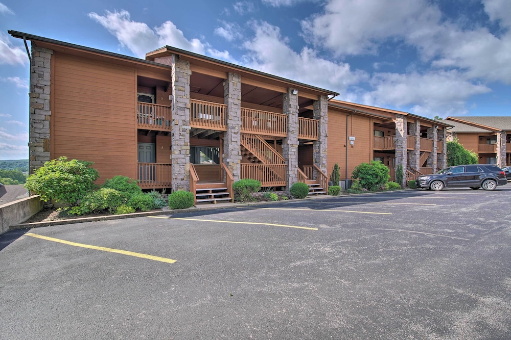 Branson Getaway w Balcony & Resort Amenities - photo 15