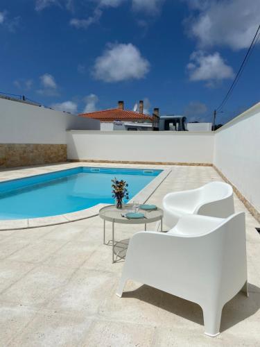 Charming villa with private poll — 4-Star Luxury Hotel in Alcobaca, Portugal