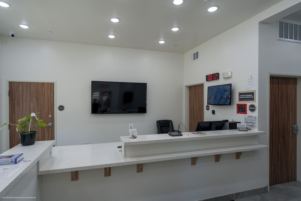 Texas Bungalows Hotel & Hotel Que at i35 Austin Pflugerville - photo 3