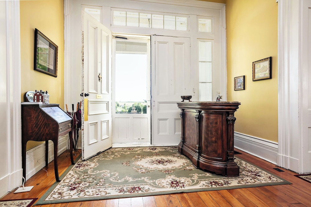 Historic Maple Hill Manor - featured photo