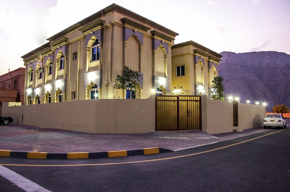 Esra Hotel Apartments — Khasab