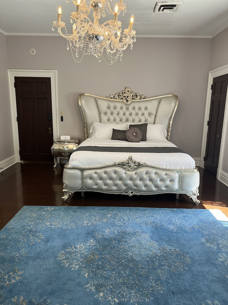Huffman Manor Inn - photo 26