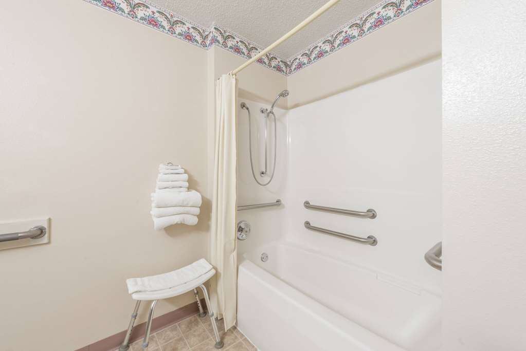 Super 8 by Wyndham Jerseyville - photo 4
