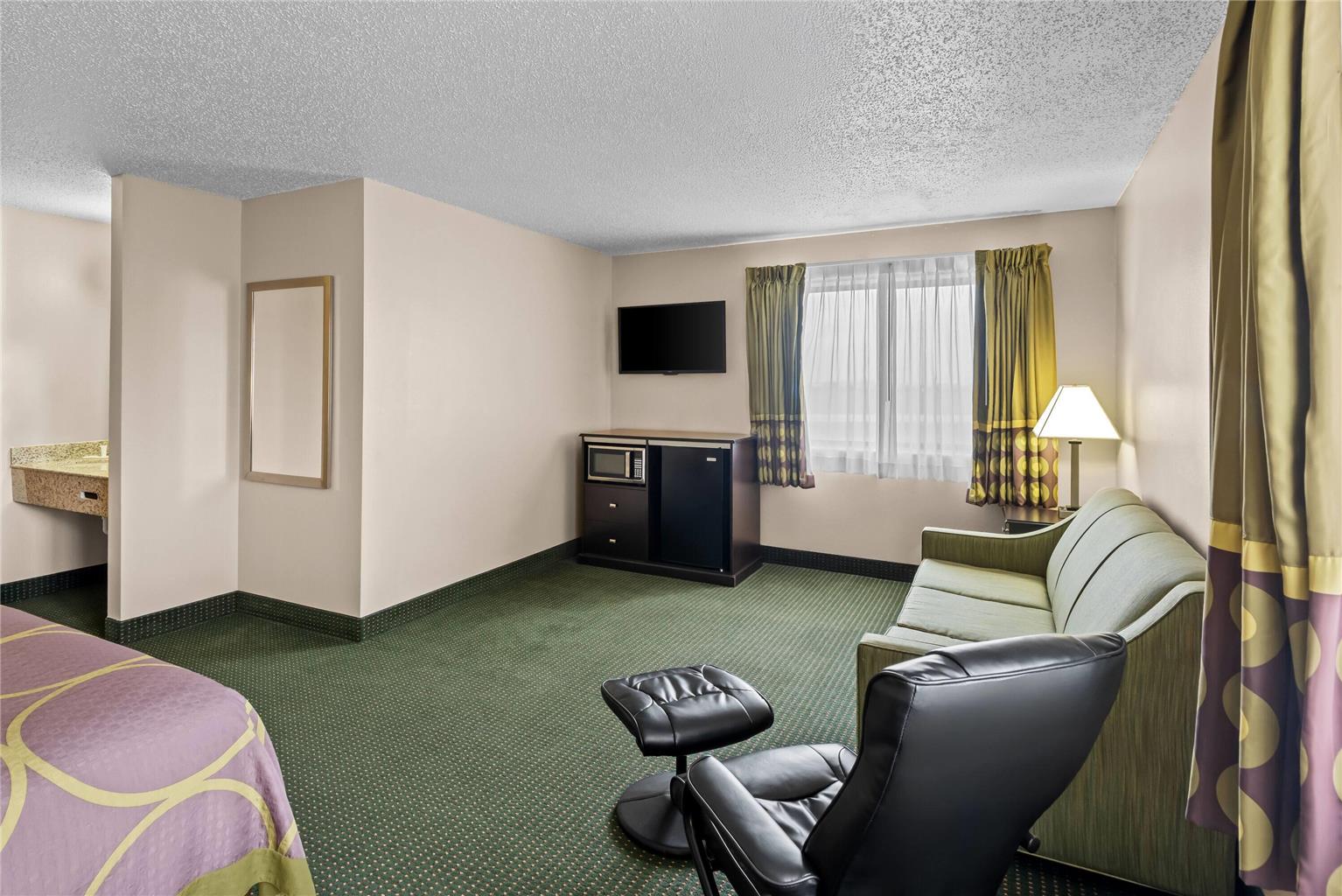 Super 8 by Wyndham Jefferson - photo 22