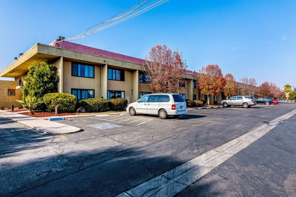 Rodeway Inn & Suites Fresno - photo 39