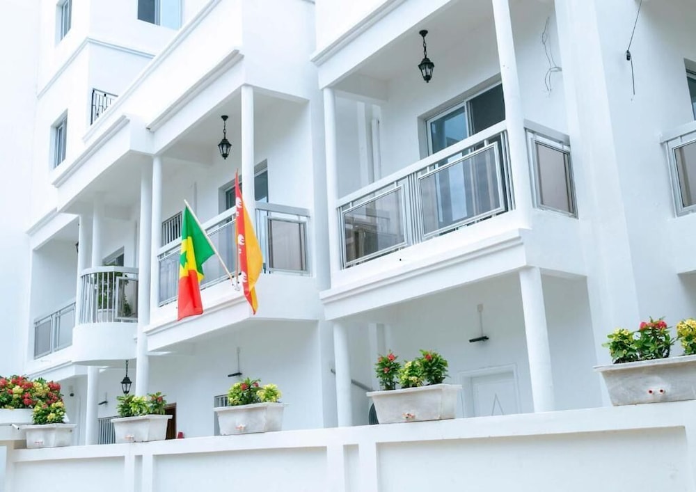 J Pad Hotel Dakar — Dakar