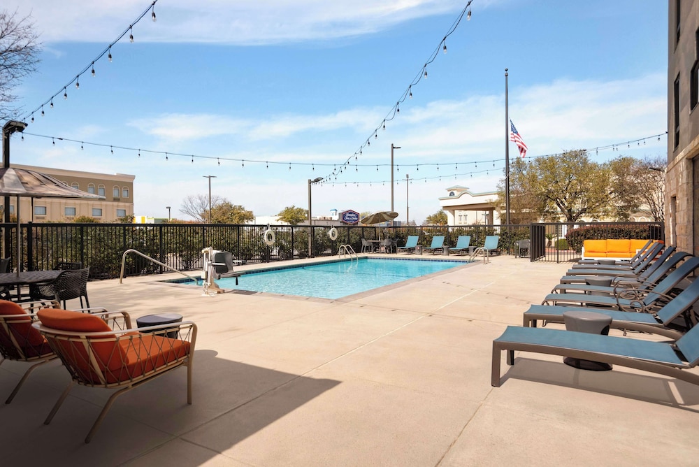 Hampton Inn & Suites San Marcos - photo 24