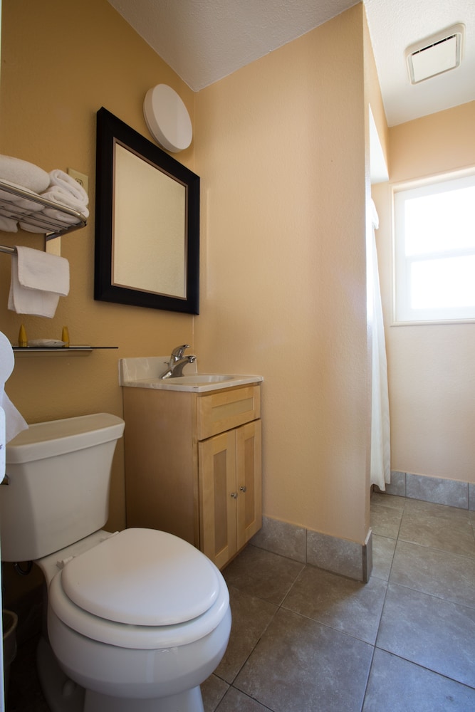 Shasta Pines Motel & Suites - photo 45