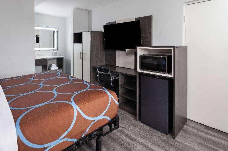 Super 8 By Wyndham Baltimore Northwest - photo 15